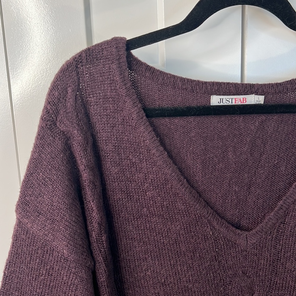 JustFab Plum Relaxed Fit V-Neck Sweater in Size Large - Picture 1 of 4